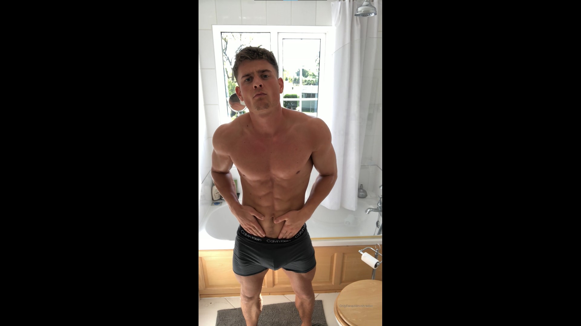 Rubbing lotion over my body and jerking off before a shower shredxx