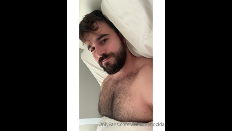 Waking up and showing off my naked body ardillagenocida