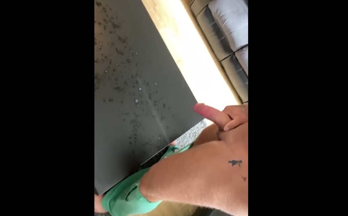 Andyleexxx jerking off and shooting a massive load