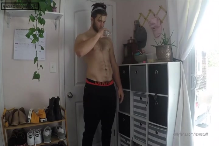 Rubbing oil over my body and jerking off lexnstuff
